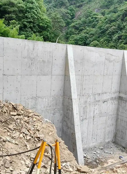 驻马店驿城区重力式挡土墙